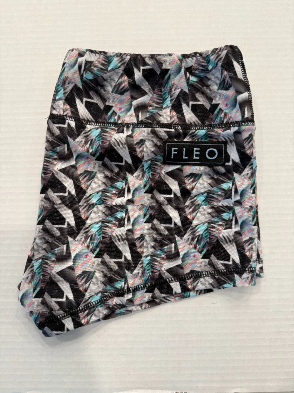 FLEO Jewel Geo Shorts | Mid-Rise 2.5” Inseam | Size L  | EUC